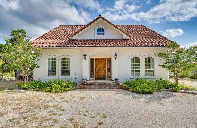 Jonestown Retreat w/ Deck: 6 Mi to Lake Travis!