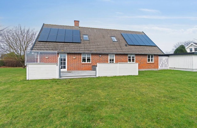 "Josie" - 700m from the sea by Interhome