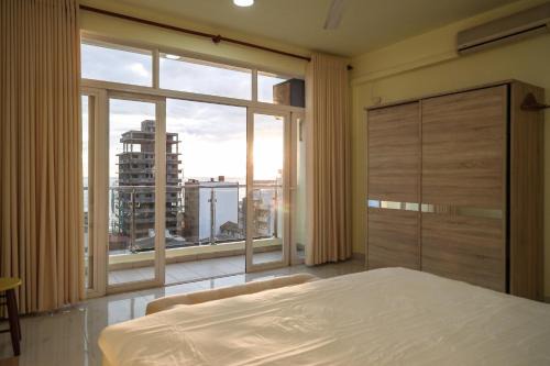 JOY HOLIDAY INN apartment