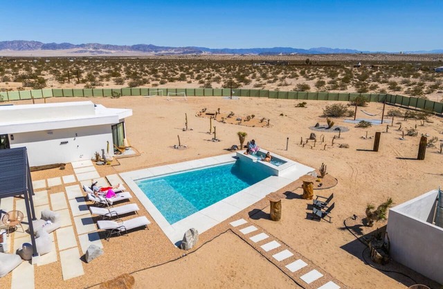 JT Art Villa | Luxe & Unique Artistic Getaway
