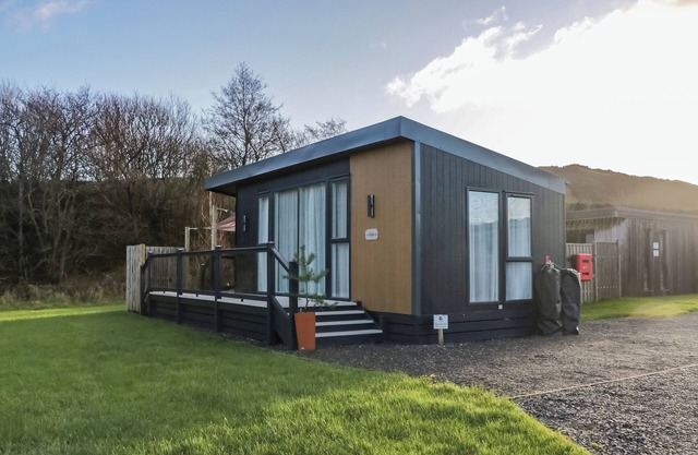 JUDE, romantic, character holiday cottage in Askam-In-Furness