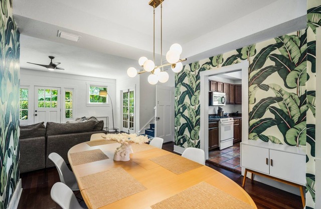 Jula Place-Walk downtown from old Florida glam!
