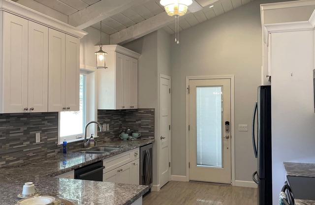 Julieann’s Country Cottage is a Charming 2-bedroom house, family friendly