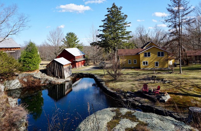 JULY RENTAL - MAGICAL PRIVATE SWIMMING QUARRY!