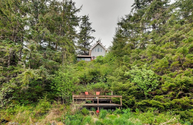 Juneau Vacation Home: Stunning View + Beach Access