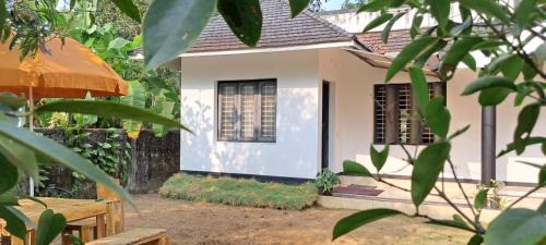 Jungle Cabin Marari