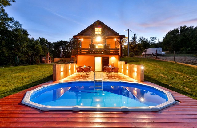 Jungle House With Pool and Hot Tub, Sveti Ivan Zelina, Croatia