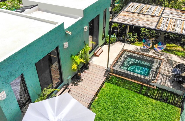 Jungle Retreat - Private Villa in the Jungle - Private Chef, Breakfast & Jacuzzi