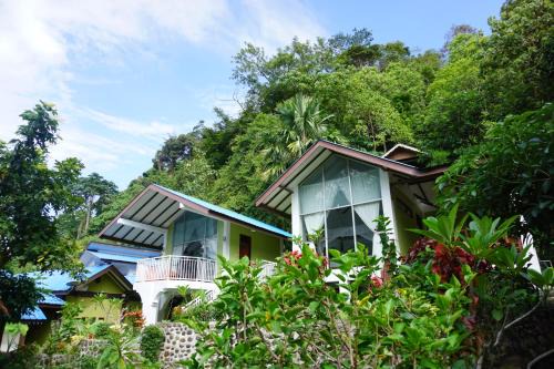 JungleRiverHouse & JungleRiverResort
