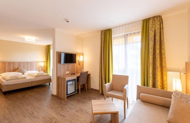 Junior suite Schedma, shower, WC, balcony - Hotel Marko