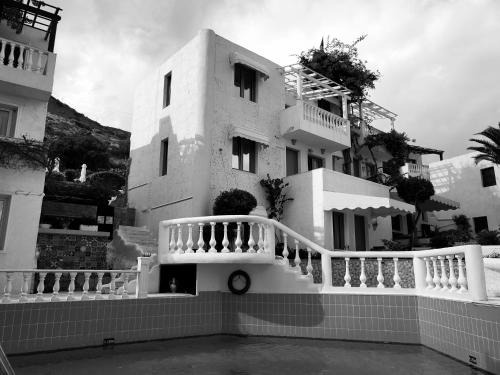 Junior Villa for up to 10 vacationers full view