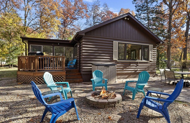 Juniper Presents: Fabulous Vacay Cabin, 2min Walk to Beach+Bikes, Games, Firepit