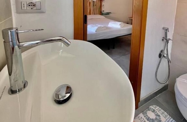 Juniper Room - Full Service Room with Private Bathroom