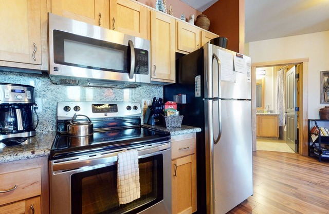 Juniper Springs Lodge 539 Deluxe Condo Great Complex Amenities near Ski-In Ski-Out by RedAwning