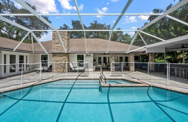 Luxe Jupiter Retreat w/Pool, Grill and Bar