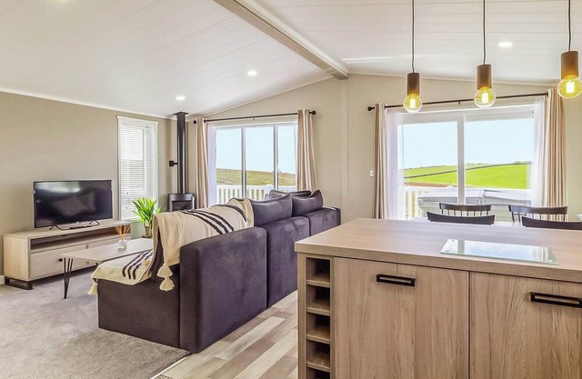 Jura Lodge with Hot Tub