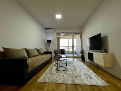 Jurukov Riverside Apartment