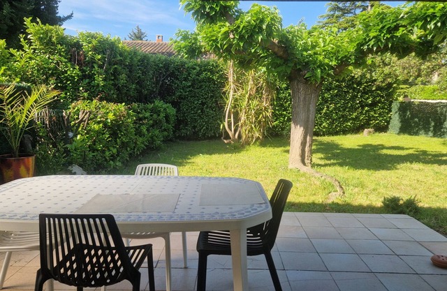 Just 10 minutes from Avignon! Country house in a haven of peace.