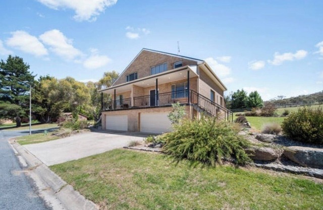 Just 20 mins from Jindabyne and 50 mins from Perisher and Thredbo.