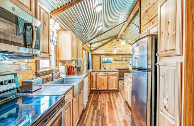 Just a short walk away from a beautiful lake w/ room for up to six guests!