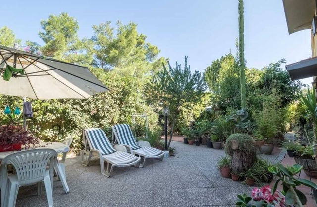 Just a stone's throw away from the beach, quiet and comfortable apartment.