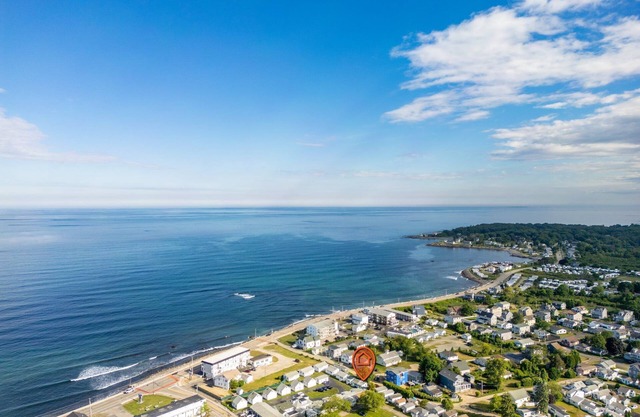 Just Beachy - Charming Studio for 2, Short Walk to Beach!