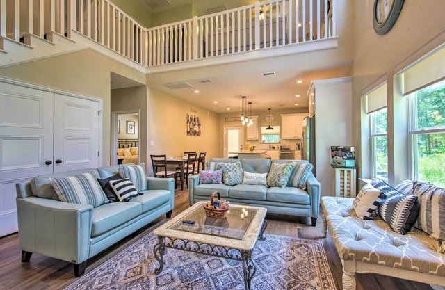 Just-Built Eustace Getaway - Walk to the Lake