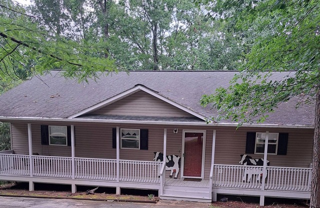 Just Expanded to 3 bdrs/3 baths Pre-season Special 10% off if booked by 4-15-'24