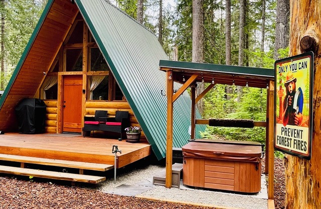 Just-Fir-Two A-Frame, Cozy & Close to Mt Rainier