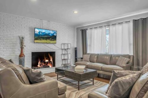 Just Like Home #3: OKC-50th St. Luxury Stay for 12