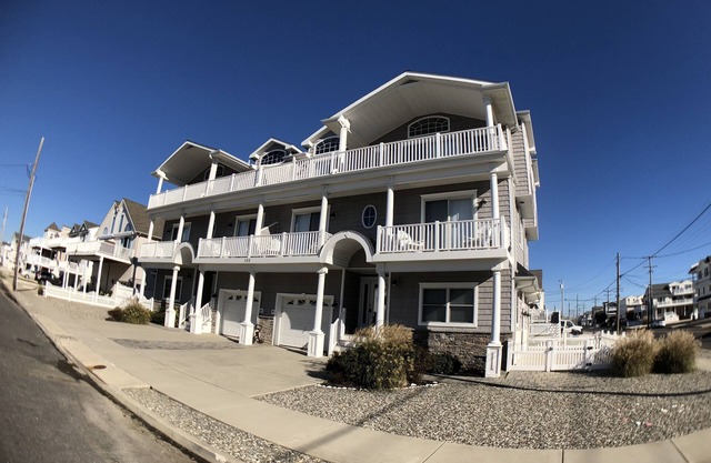 ¡Justo al lado de Beach Block Spacious Town Home con fácil acceso a la playa!