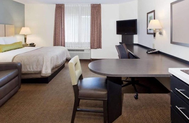 Just What You Were Looking For! Enjoy 2 Spacious units. Near Billy Bob's Texas