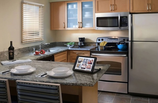 Just What You Were Looking For! 2 Pet-Friendly Units, Outdoor Pool, Free Parking