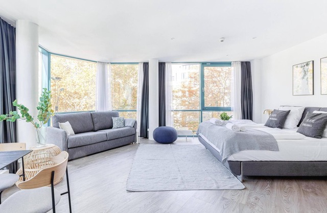 Köln Friesenplatz | Suite XXL + Sofa Bed
