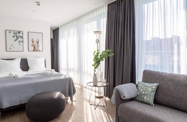 Köln Friesenplatz | Suite XL + Sofa Bed (LT)