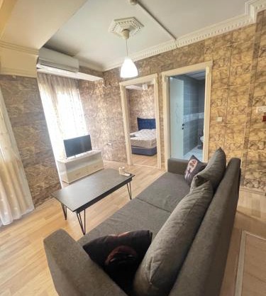 kızıl suit house
