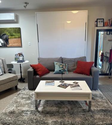 K STREET CARRIAGE HOUSE Studio