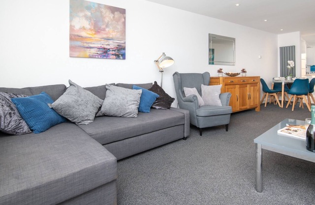 K Suites - Elegant House w/ free parking and Wi-Fi