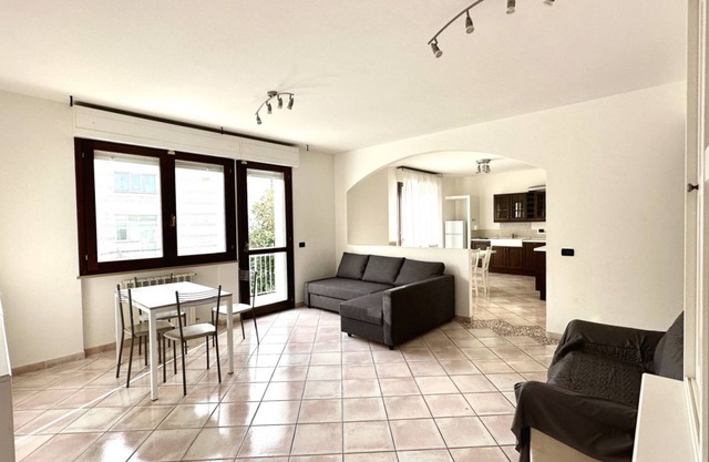 K003 - Castelfidardo, large four-room apartment convenient to services