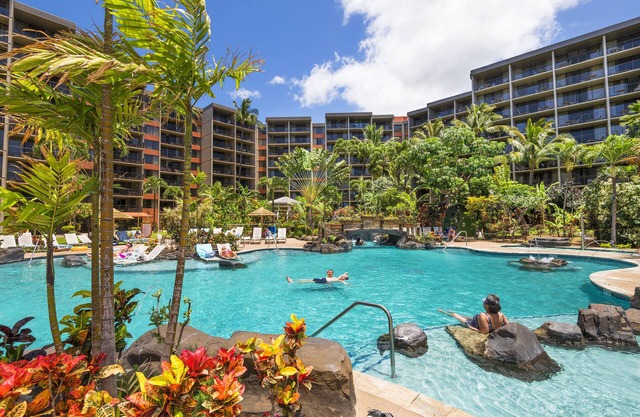 Kaanapali Shores Studio 642 Studio Bedroom Condo by RedAwning