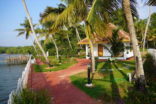 Kaayal Villa Lakefront Retreat in Varkala