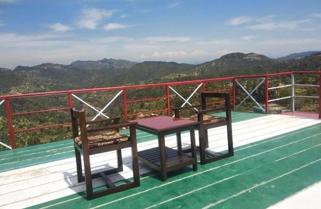 Kafal Pako Resort - Luxury Mountain View Stay in Mukteshwar