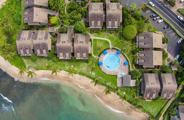 Kahana Village 40 2 Bedroom Condo by RedAwning