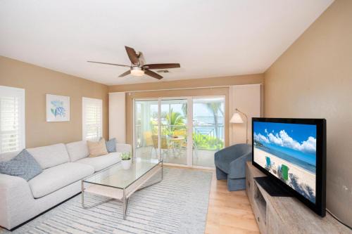 Kaibo Escape - Beachfront Condo with a Special Last-Minute Rate
