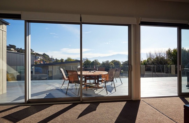 KAIKOURA, RISE AND SHINE, family friendly, with a garden in Kaikoura