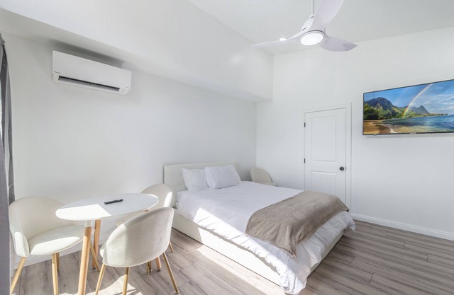 Kailua Studio - Walk to Beach, Parking + WiFi, A/C