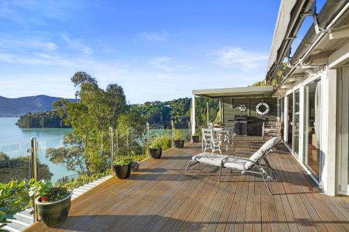 Kaioruru View - Diamond Harbour Holiday Home