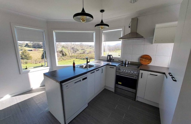 Kaiwaka Holiday Home in a rural location - 10mins from gorgeous beach!
