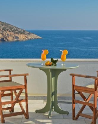 Kalados -Beachfront Studios-