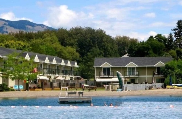 Kalamalka Lake Condo Private Beach Dock / Elevador de barcos